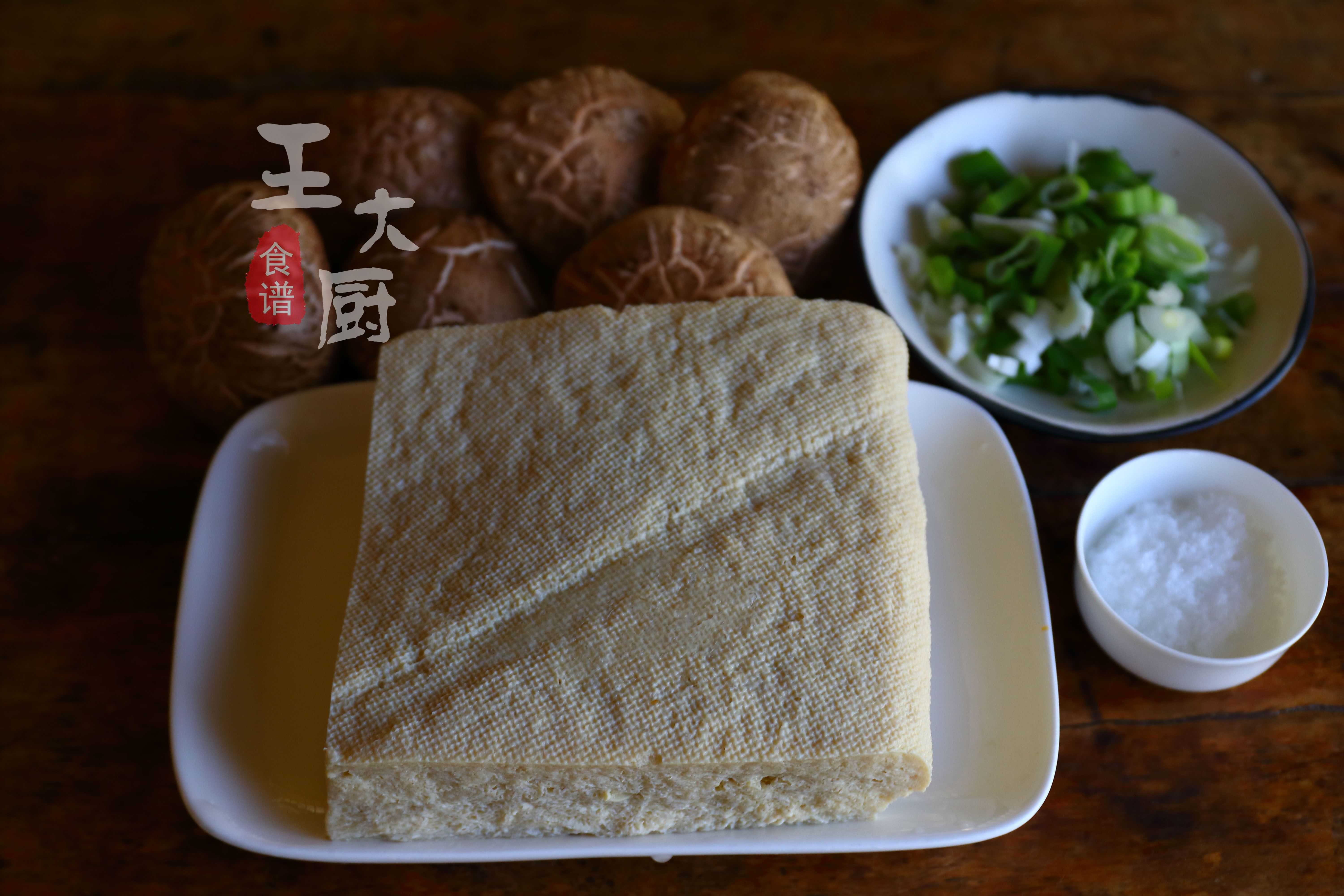 吮指冻豆腐家常做法，韧劲十足，咸香可口，很下饭，比肉都好吃