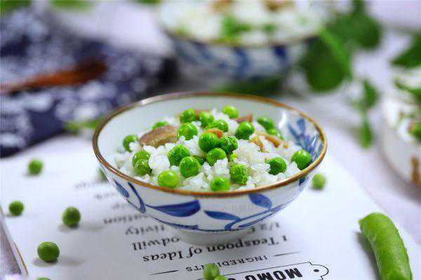 #母亲节，给妈妈做道菜#豌豆咸肉焖饭