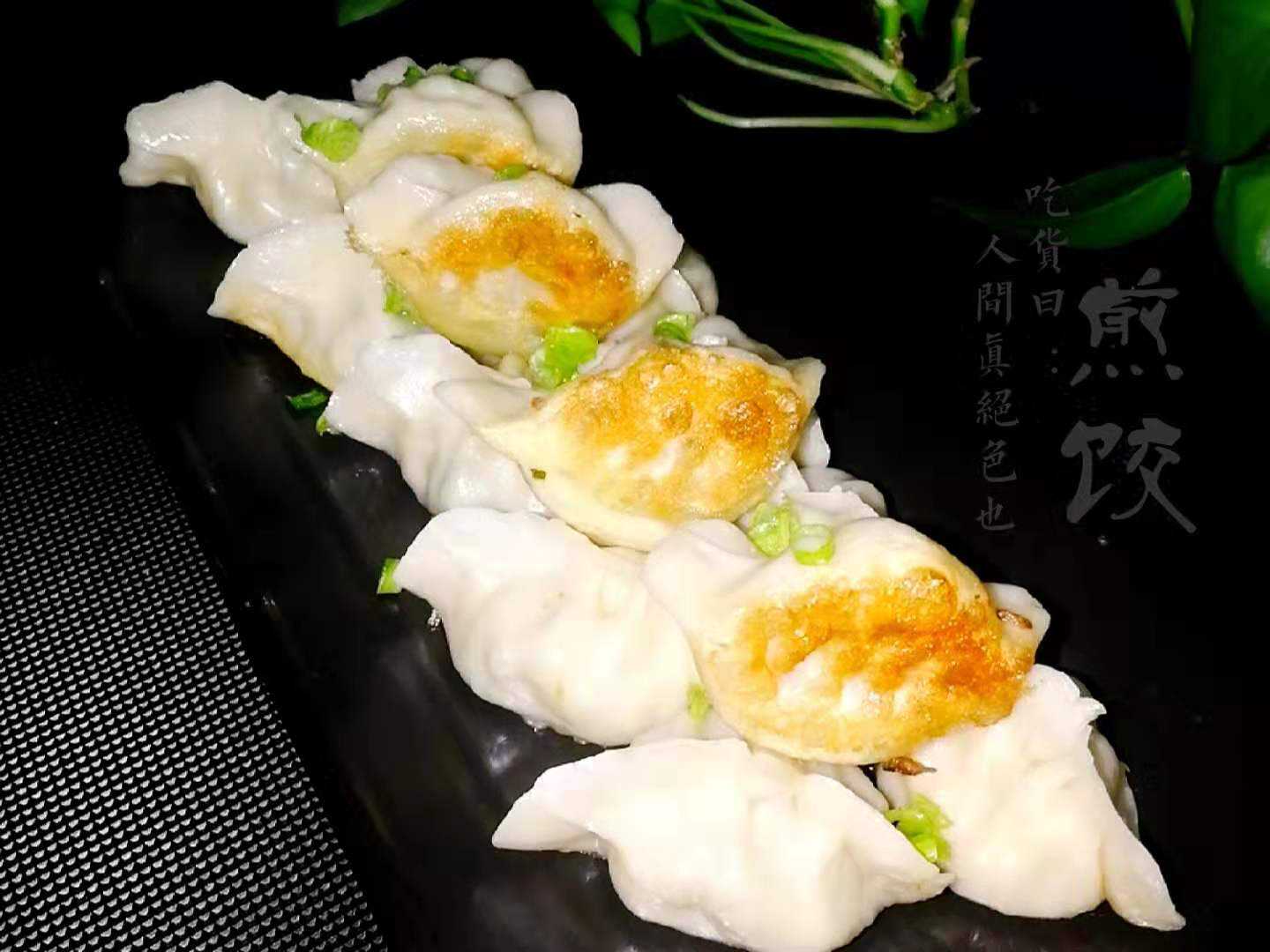 1棵芹菜，半个卷心菜，这样调味做出让人闻着就流口水的素馅煎饺