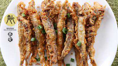 秋秋做香酥美味的多春鱼，外酥里嫩，营养价值高，孩子常吃可明目