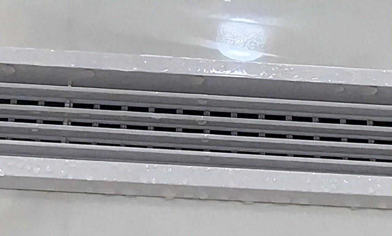 揭秘空调漏水之谜：出风口滴水背后的真相及解决之道