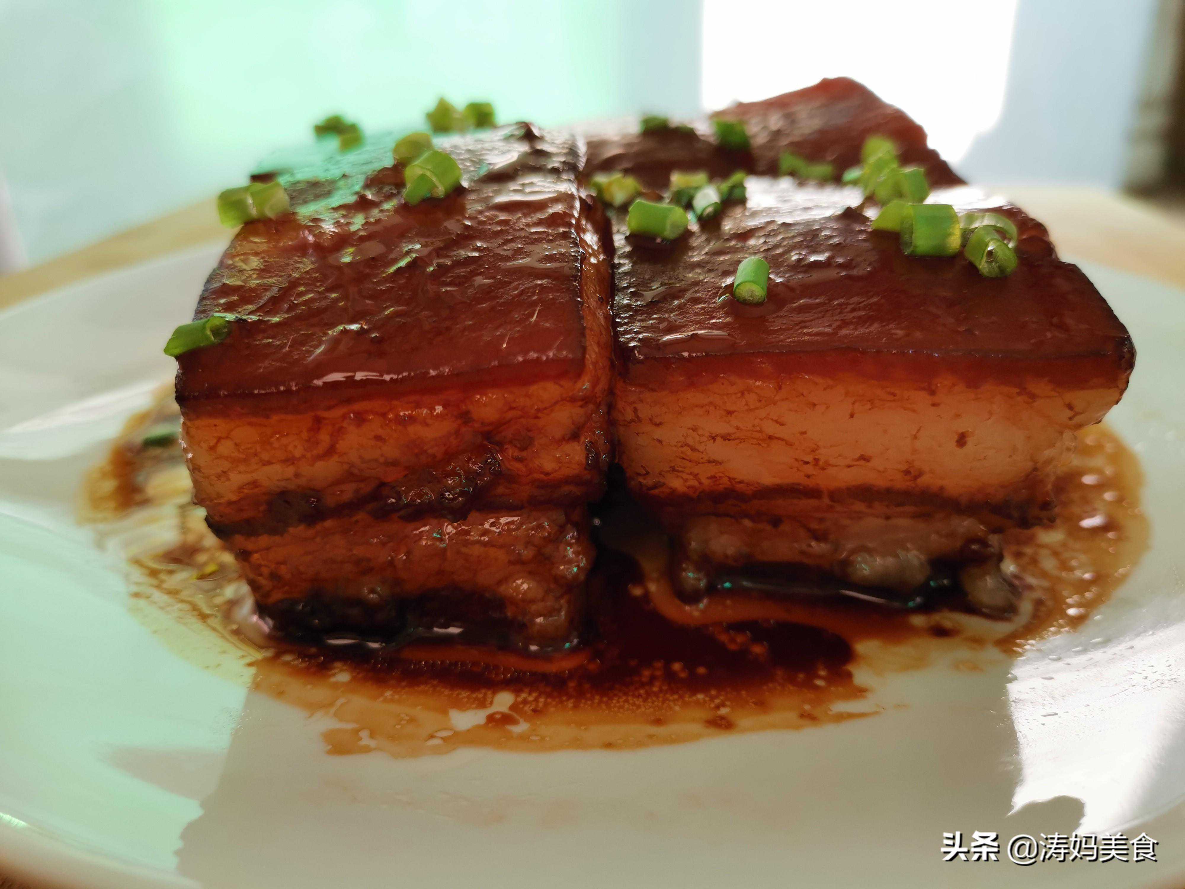 东坡肉的正宗做法，不加水不用油，香糯不腻口，全家人都爱吃
