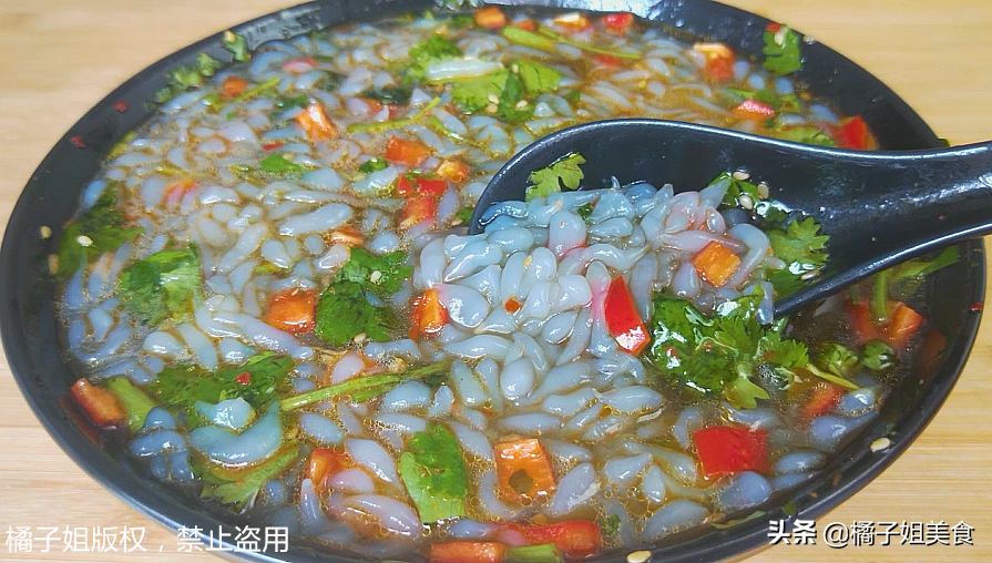 1碗淀粉，6碗水，教你秘制“漏鱼”的做法，滑嫩爽口，越吃越上瘾