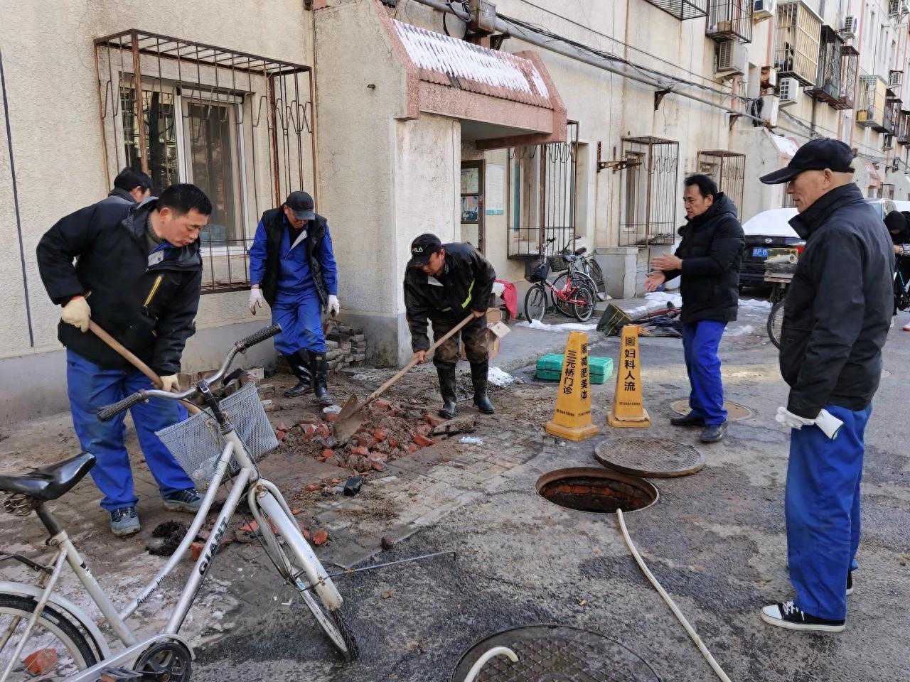 一居民楼暖气管爆裂，社区紧急处置