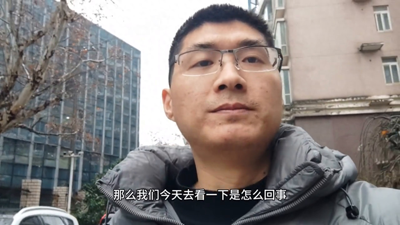 我是俊杰，在武汉安装暖气8年，今天来处理售后问题，炉子...