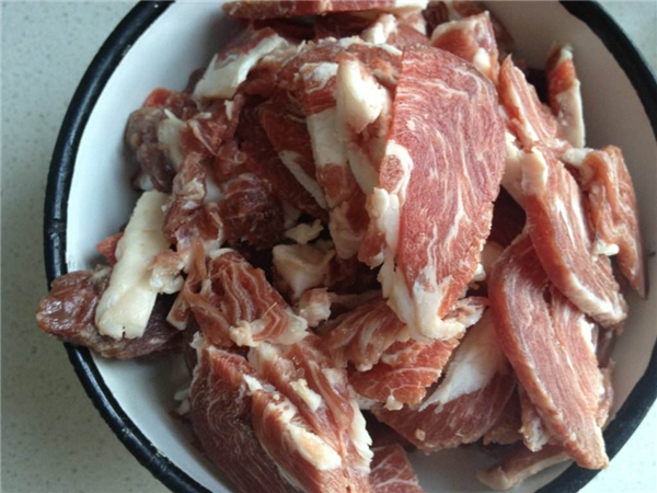冬天喝碗羊肉萝卜汤 暖身消滞两不误