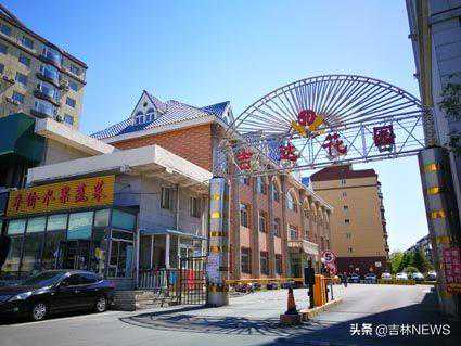 长春绿园：暖房施工窗户空调变成“花脸”