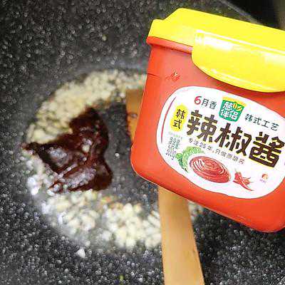 #暖冬酱在手，嗨吃部队锅#韩式年糕乌冬面